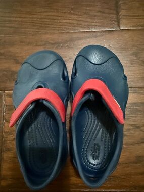 CROCS Navy and Red Kids Water Clogs